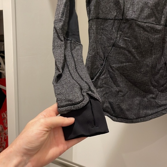 Lululemon 1/2 Zip - Picture 3 of 16